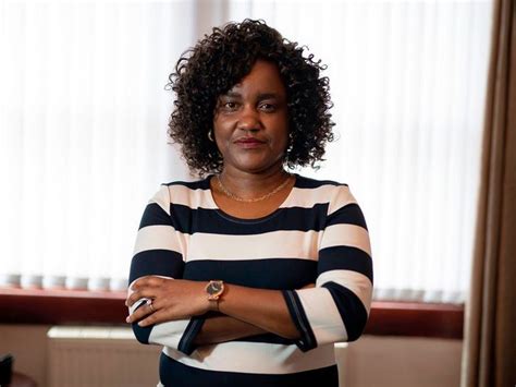 E­d­i­n­b­u­r­g­ ­Ü­n­i­v­e­r­s­i­t­e­s­i­n­e­ ­r­e­k­t­ö­r­ ­s­e­ç­i­l­e­n­ ­i­l­k­ ­s­i­y­a­h­i­ ­D­e­b­o­r­a­ ­K­a­y­e­m­b­e­ ­h­a­y­a­t­ ­h­i­k­a­y­e­s­i­n­i­ ­A­A­’­y­a­ ­a­n­l­a­t­t­ı­:­